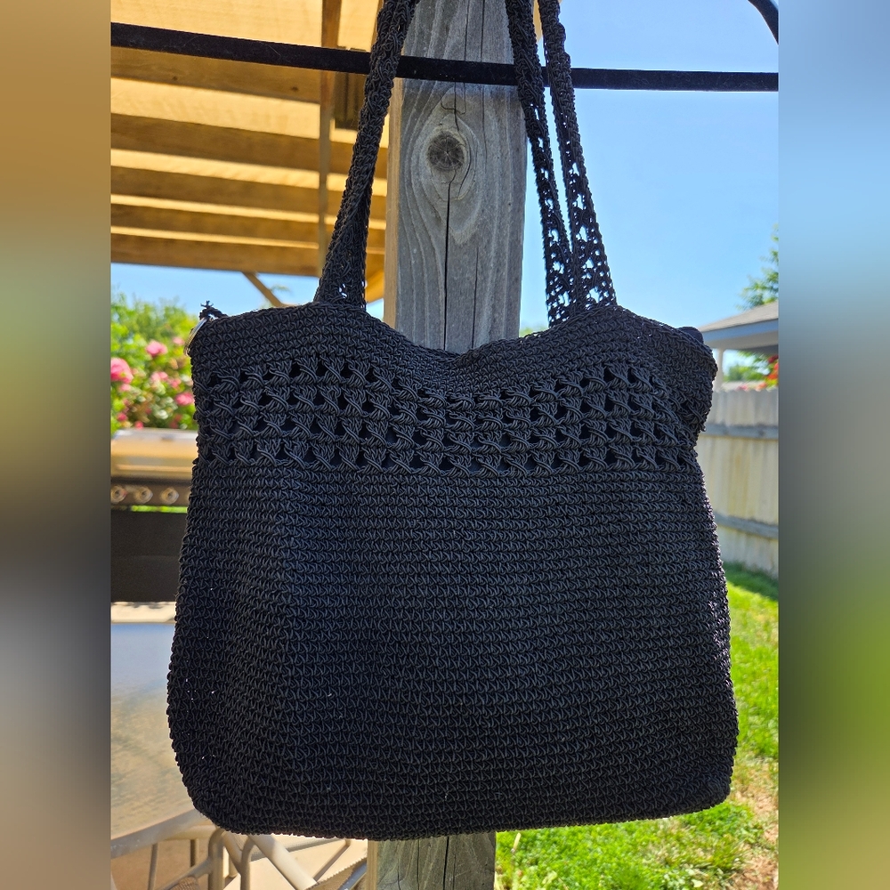 Woven Crochet Black Double Handle Beach Style Tote Bag With Zipper Closure EUC